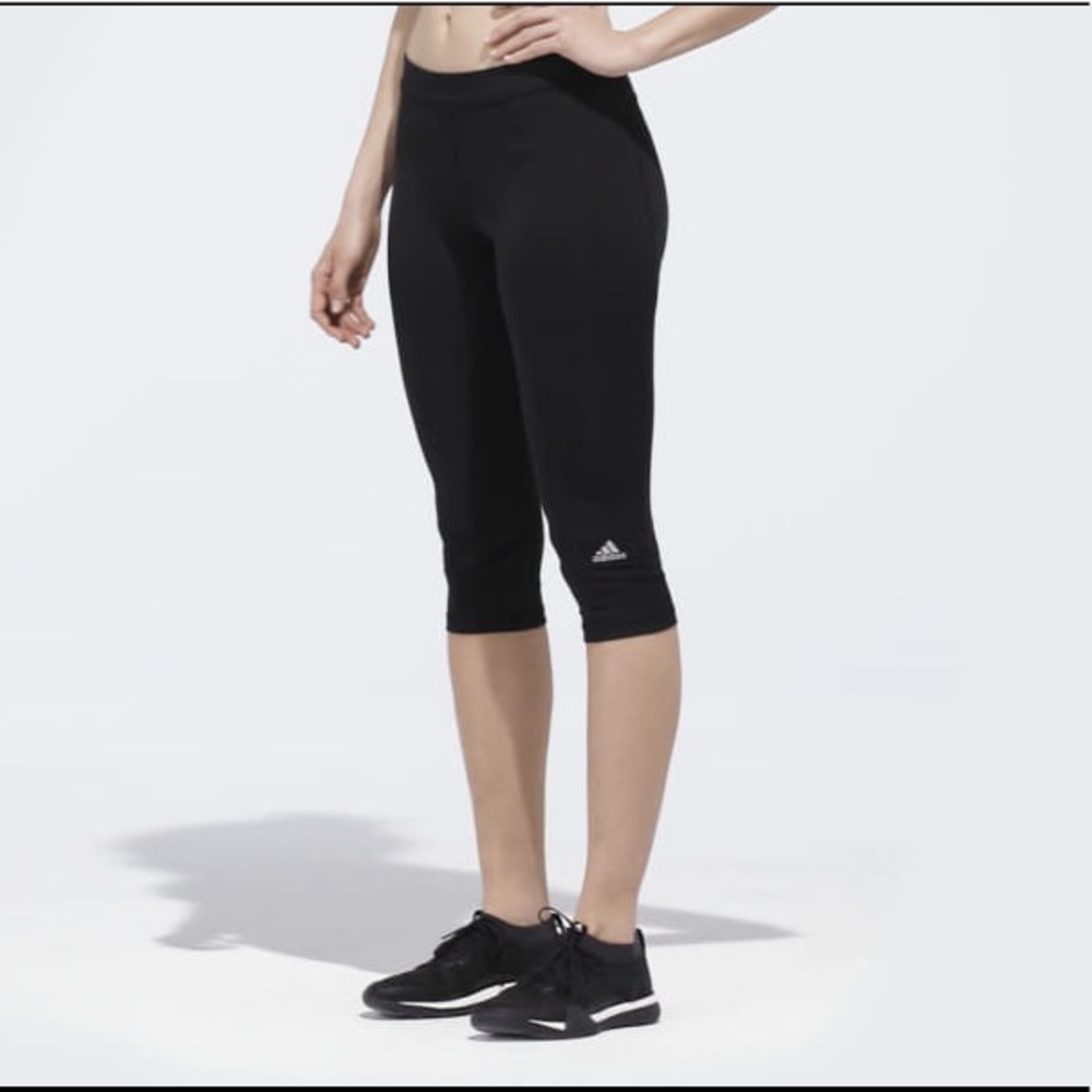 ADIDAS / WOMEN'S BLACK CAPRI SIZE M